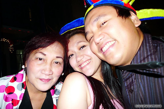 With mom and sis. Damn I&#8217;m fat.