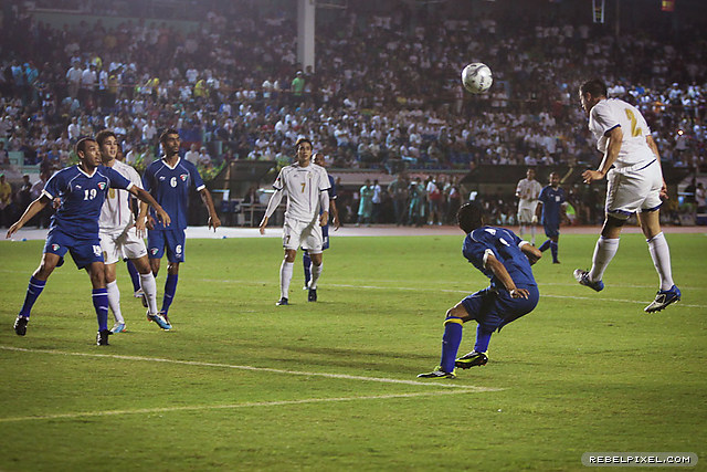 Rob Gier&#8217;s early chance from a corner had the photographers&#8217; row almost scrambling.